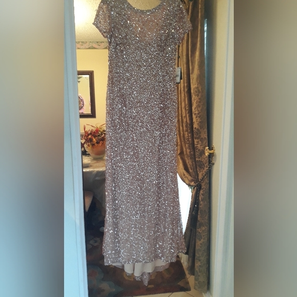 NEW STUNNING ADRIANNA PAPELL SEQUIN SCOOP BACK GOWN - Picture 5 of 7